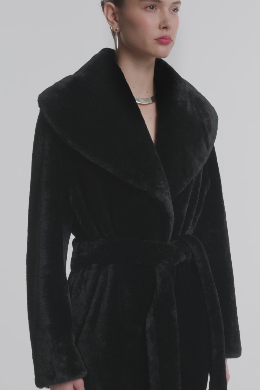 Chic Faux Fur Coat for Elegant Winter Style