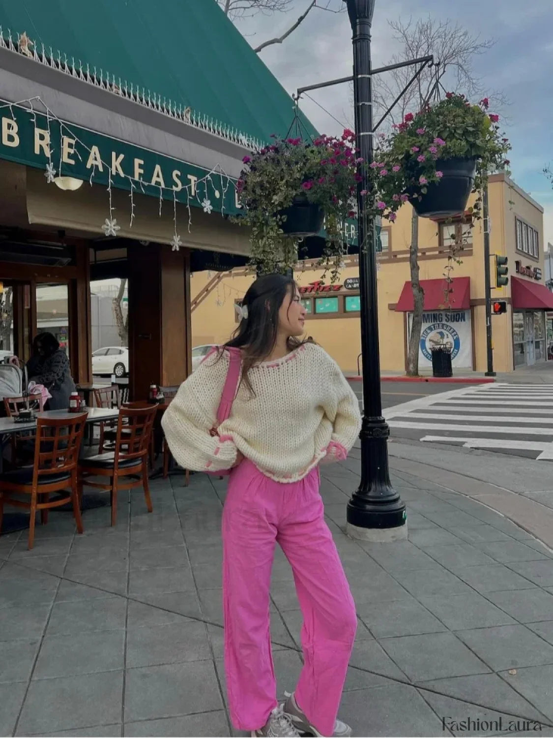 Cozy Knit Pullover Sweater with Contrast Detail