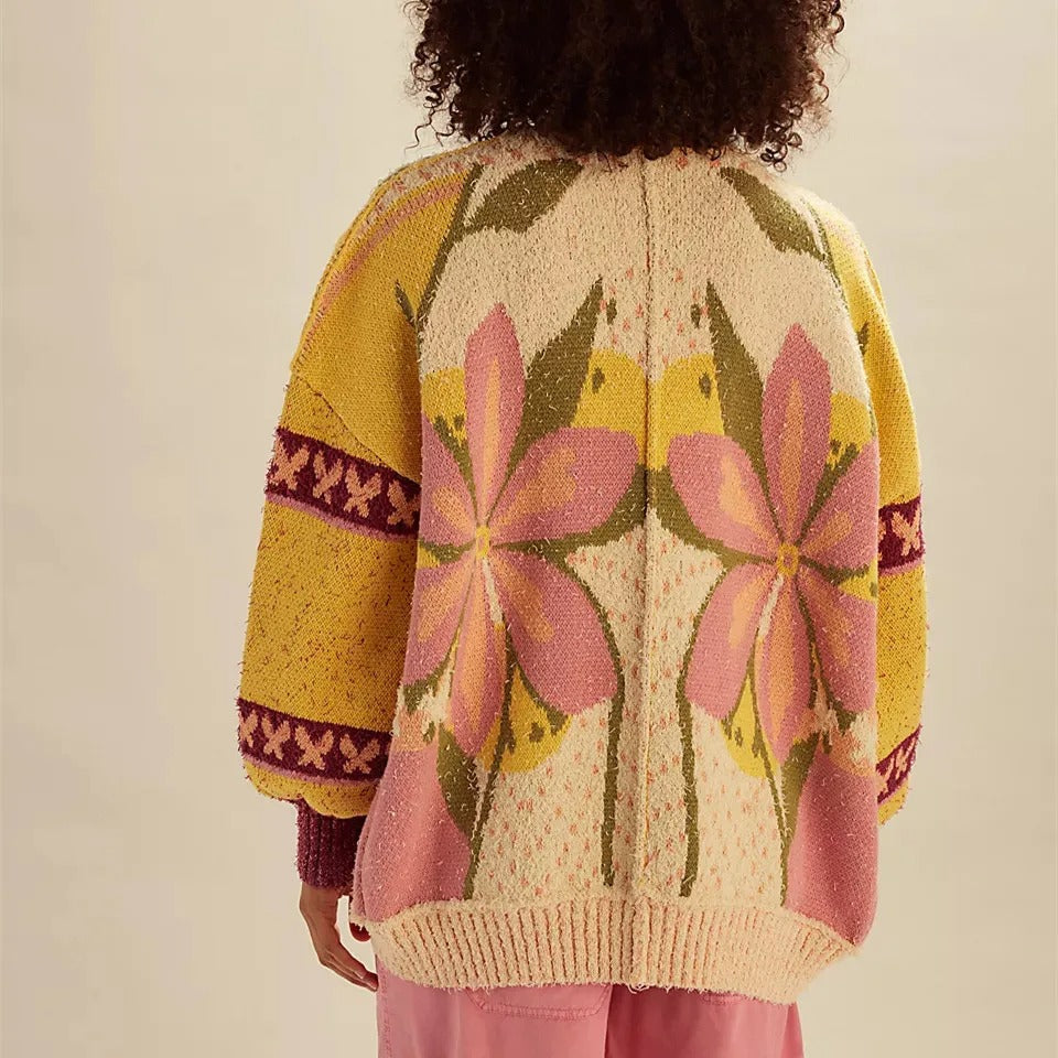 Cozy Floral Knit Cardigan with Loose Fit and Long Sleeves